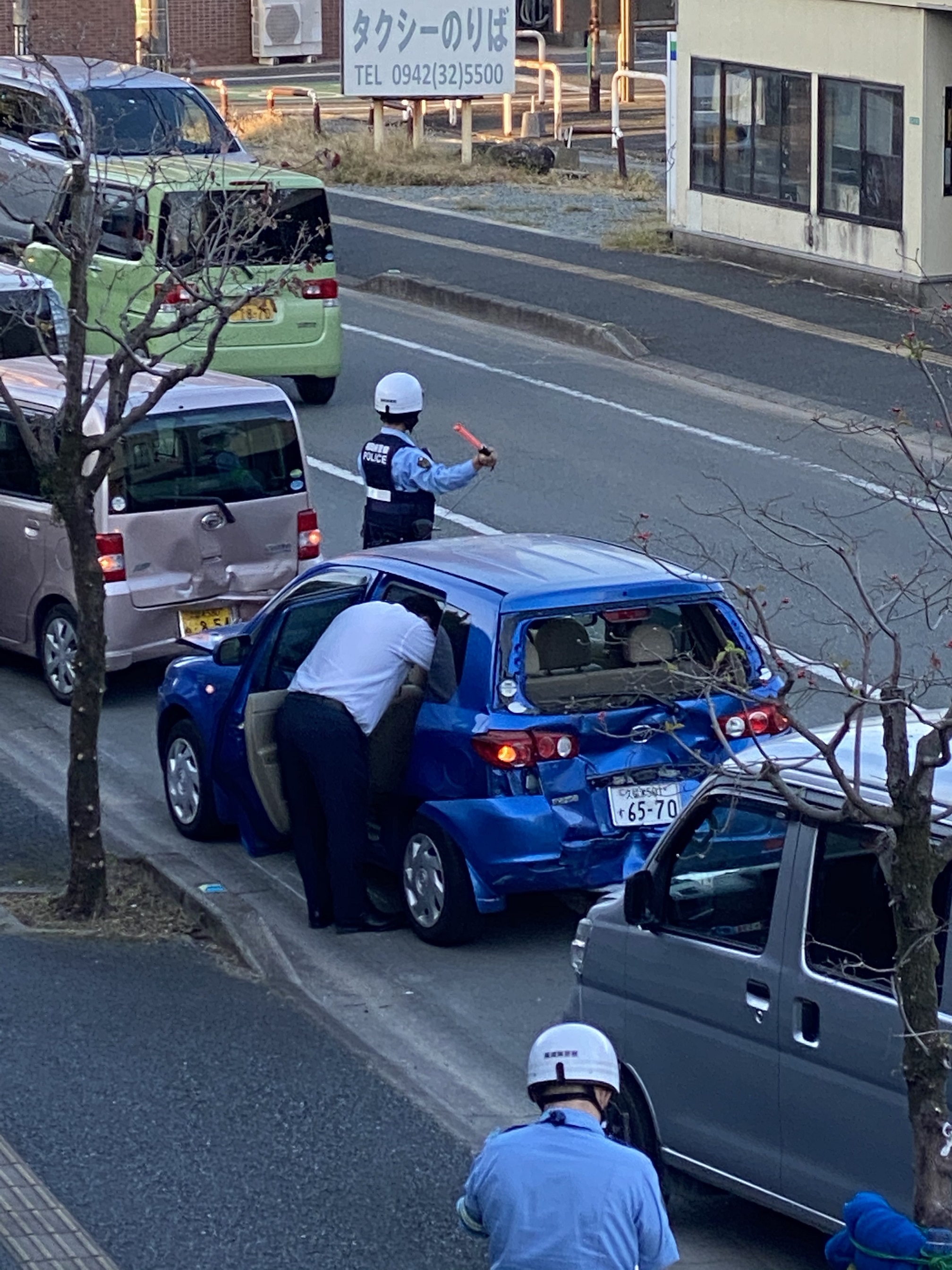 弊社前で玉突き事故が発生 お知らせ